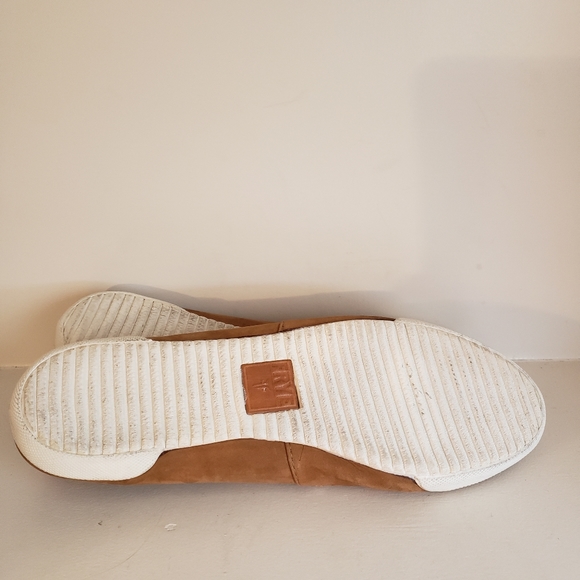 Frye Melanie -Camel T Strap Slip on Flats Size 7.5 - Picture 7 of 8